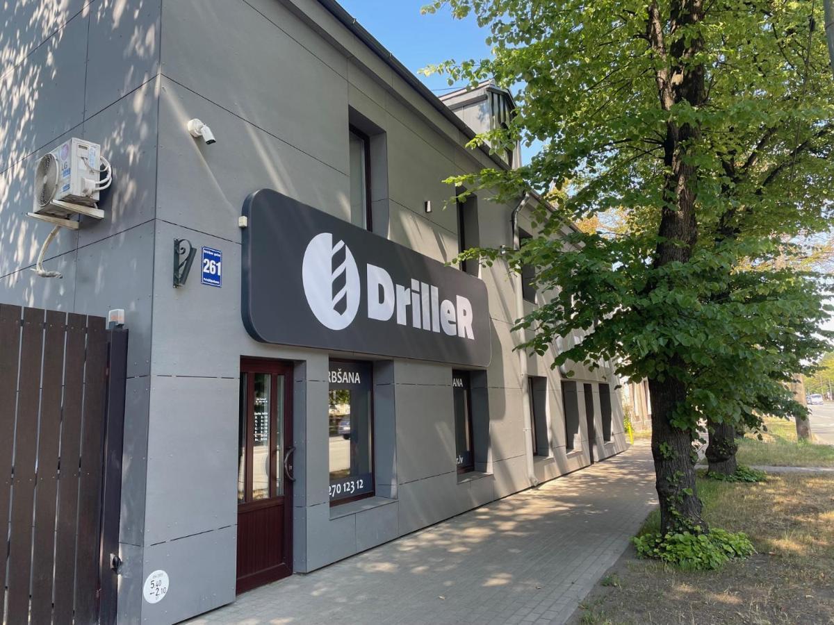 Brivibas - Stones, Free Privat Parking, Free Wifi, Self Check-in Lägenhet *