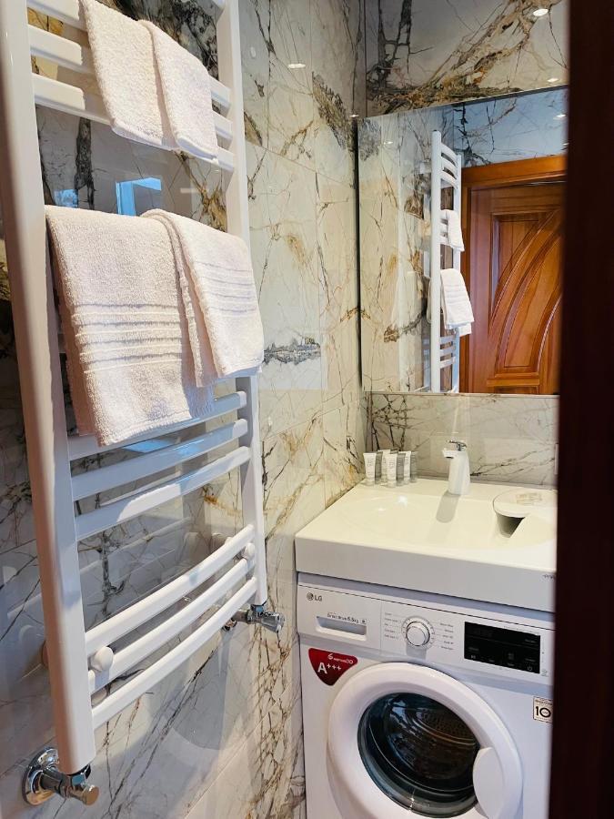 Brivibas - Stones, Free Privat Parking, Free Wifi, Self Check-in Lägenhet Riga